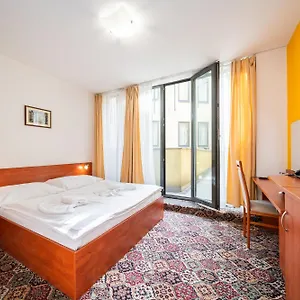 De Luxe Szálloda